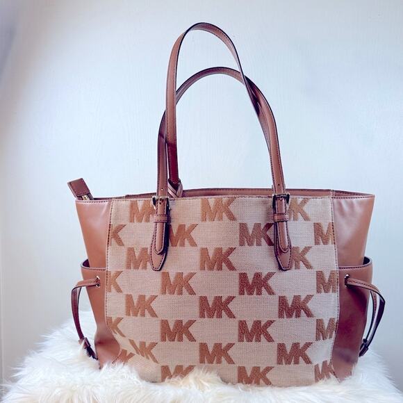 Michael Kors Gilly Large Logo Drawstring Travel Tote Bag - Picture 5 of 16